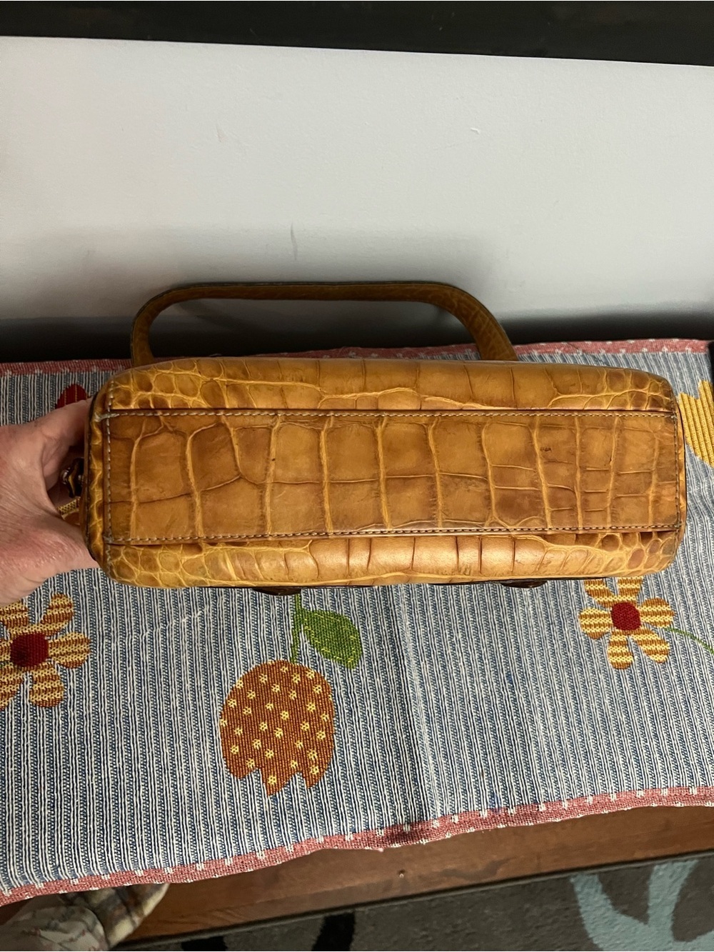 Dooney & Bourke RARE Croc-Embossed Shoulder Bag in Tan - Picture 7 of 10